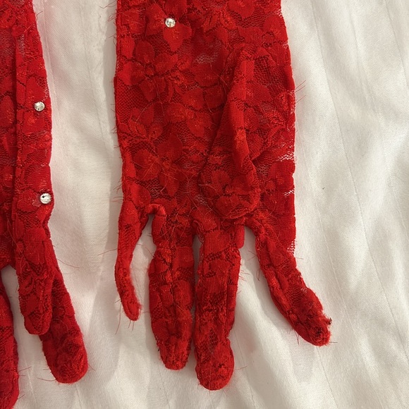 Red gloves - Picture 4 of 4
